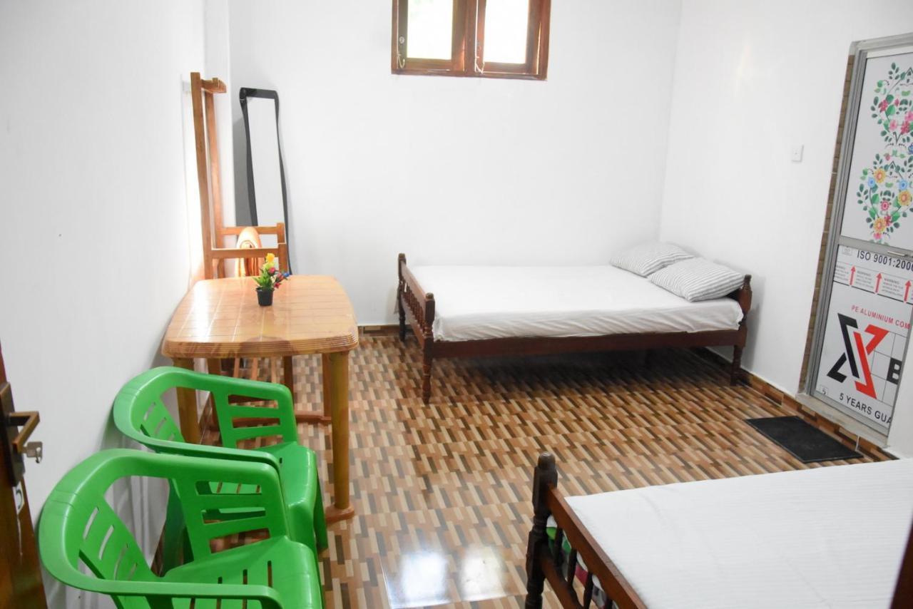 Green Mart Family Rest Anuradhapura Exterior foto