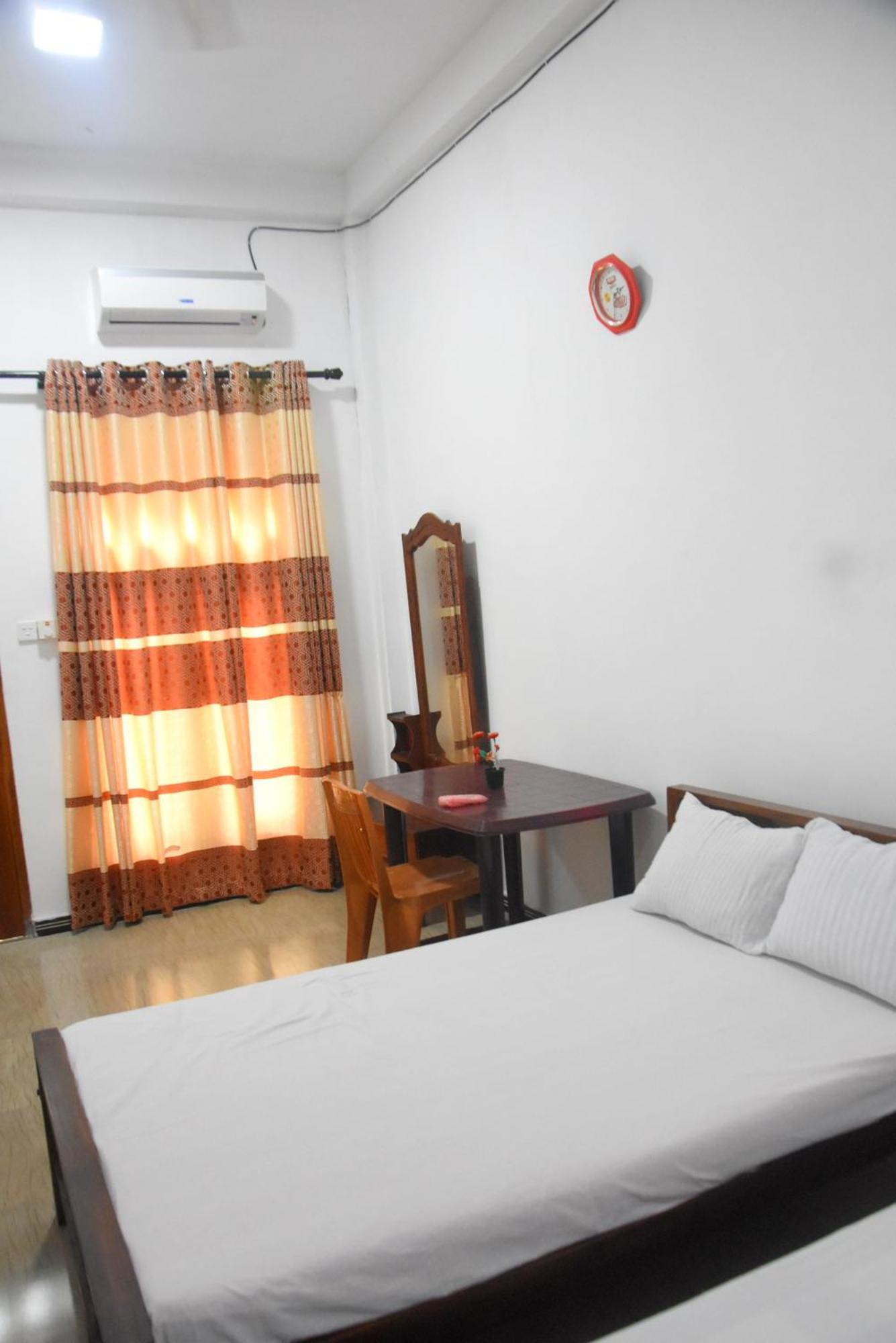 Green Mart Family Rest Anuradhapura Exterior foto